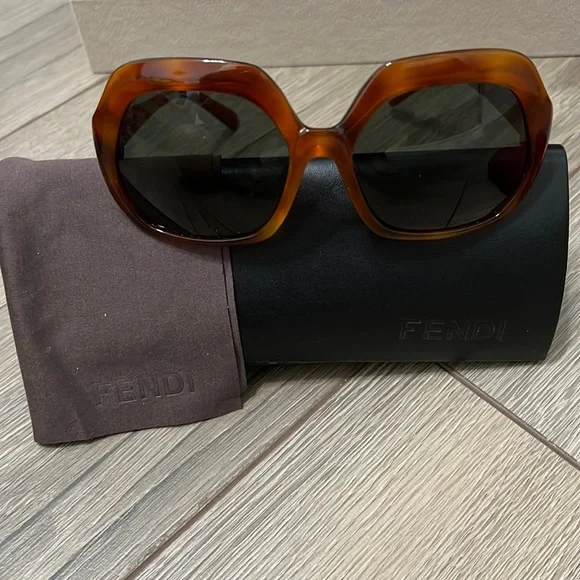 Authentic Fendi orange an brown Striped Sunglasses Fendi FE40011U XXS (51 - 16) with Red lenses and Tortoise  main image 4